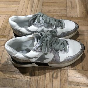 Shu Shop Paula Silver and White size 6